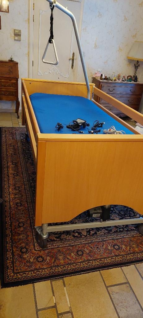 lit médicalisé électrifié avec matelas, Divers, Enlèvement, Comme neuf