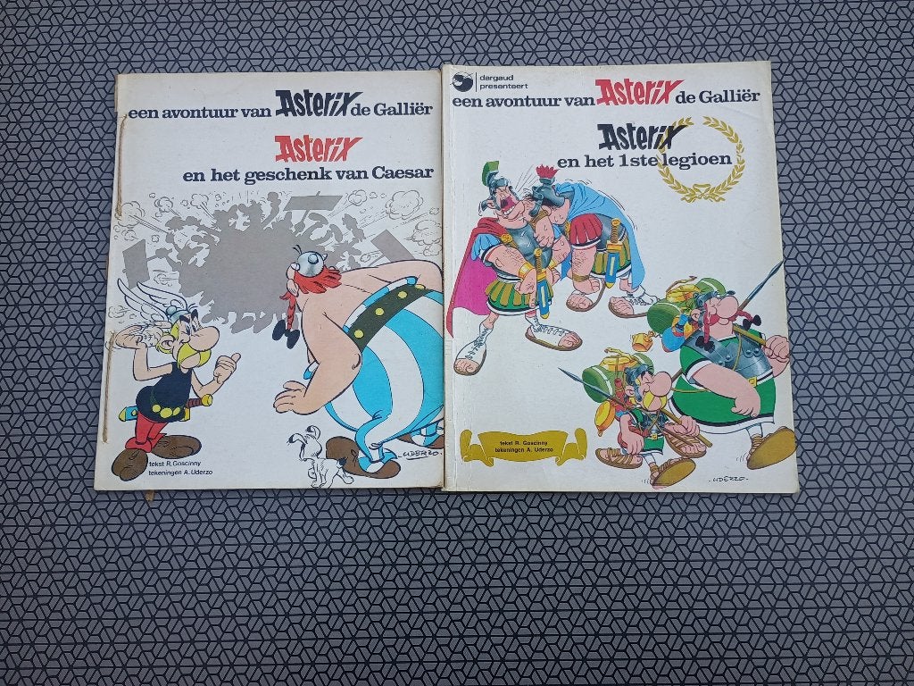 2 verschillende Asterixalbums, Gelezen, Ophalen of Verzenden, Goscinny - Uderzo, Meerdere stripboeken