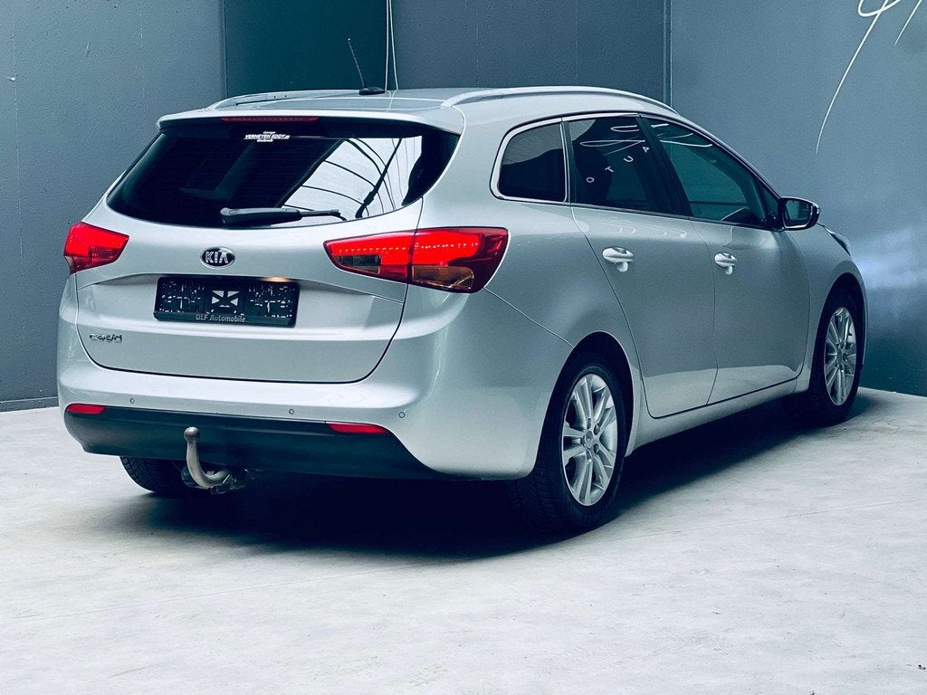 Kia Ceed SW / cee'd SW 1.4i *CLIMATISATION*GPS*CAMERA*, Autos, Kia, Achat, Entreprise, Boîte manuelle, 1820 kg