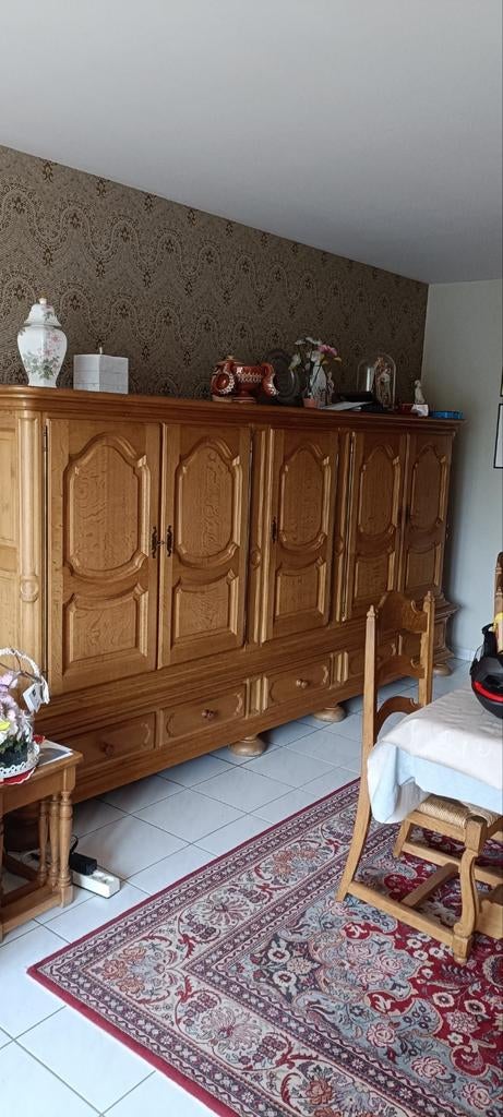 Volledig met de hand gemaakte volledige eetkamer, Ophalen