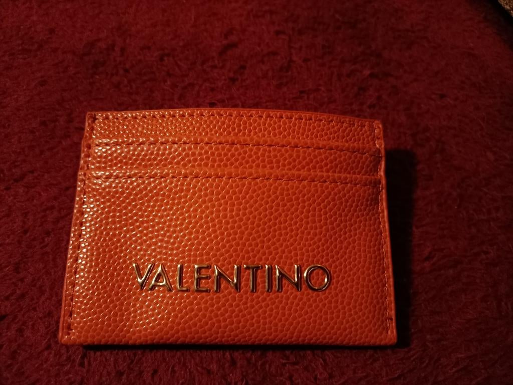 Porte-cartes de crédit Valentino, Envoi
