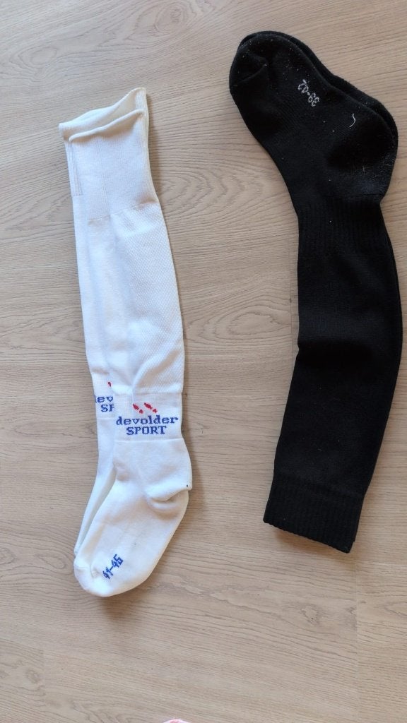 chaussettes de football noires - 39 à 42- 2€, Vêtements | Hommes, Chaussettes & Bas, Enlèvement ou Envoi, Comme neuf, Taille 39 à 42