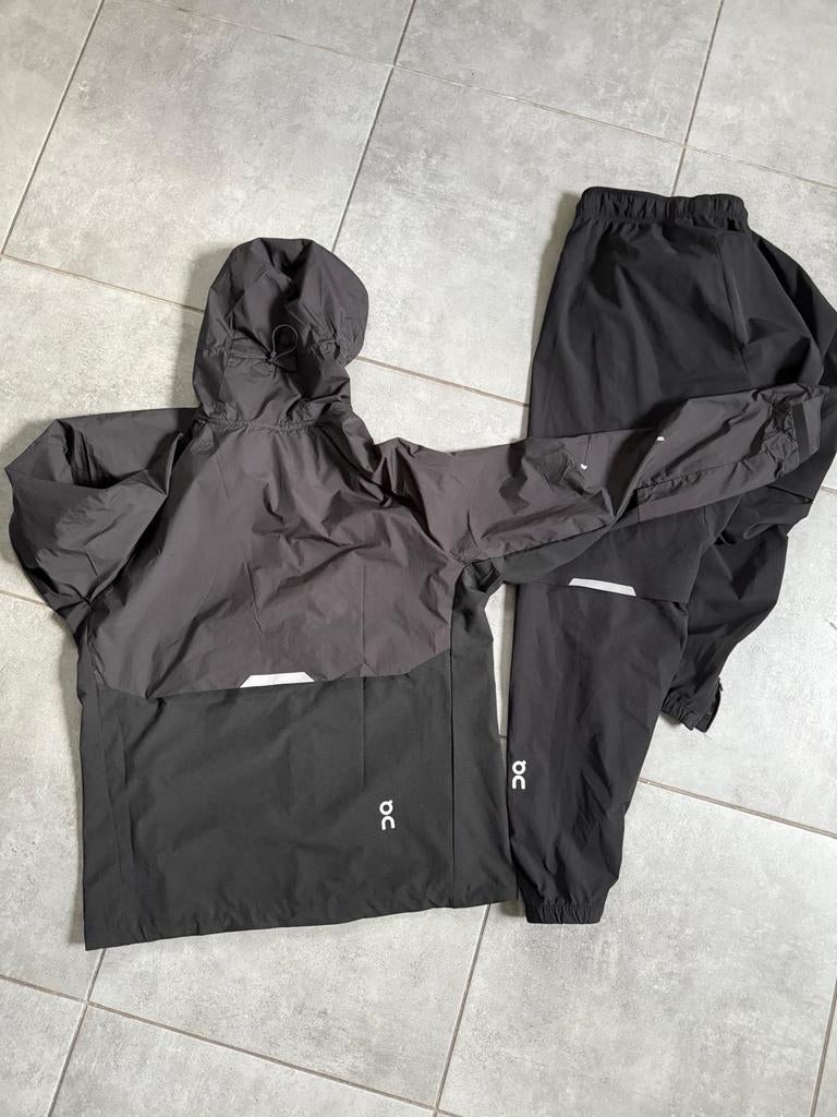 On Cloud  tracksuit S, Ophalen