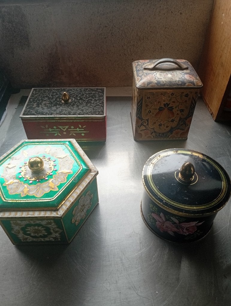 Lot de 4 anciennes boîtes en métal vintage (dont Côte d'Or), Enlèvement ou Envoi, Biscuits