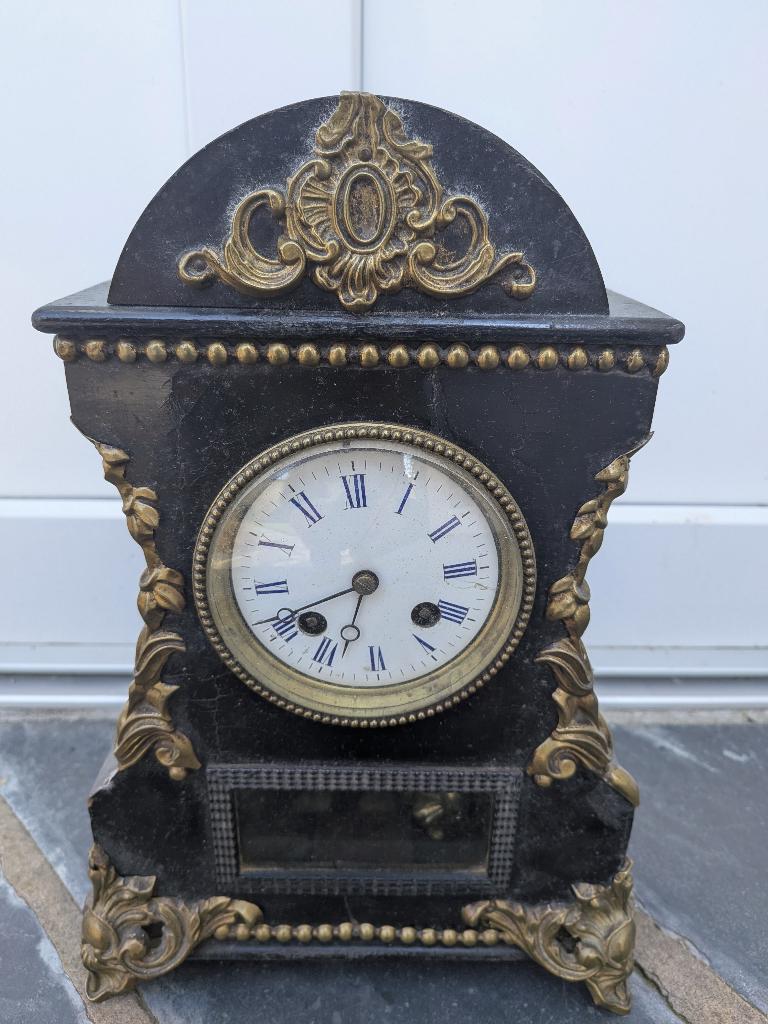 Petite pendule française de cheminée, Enlèvement