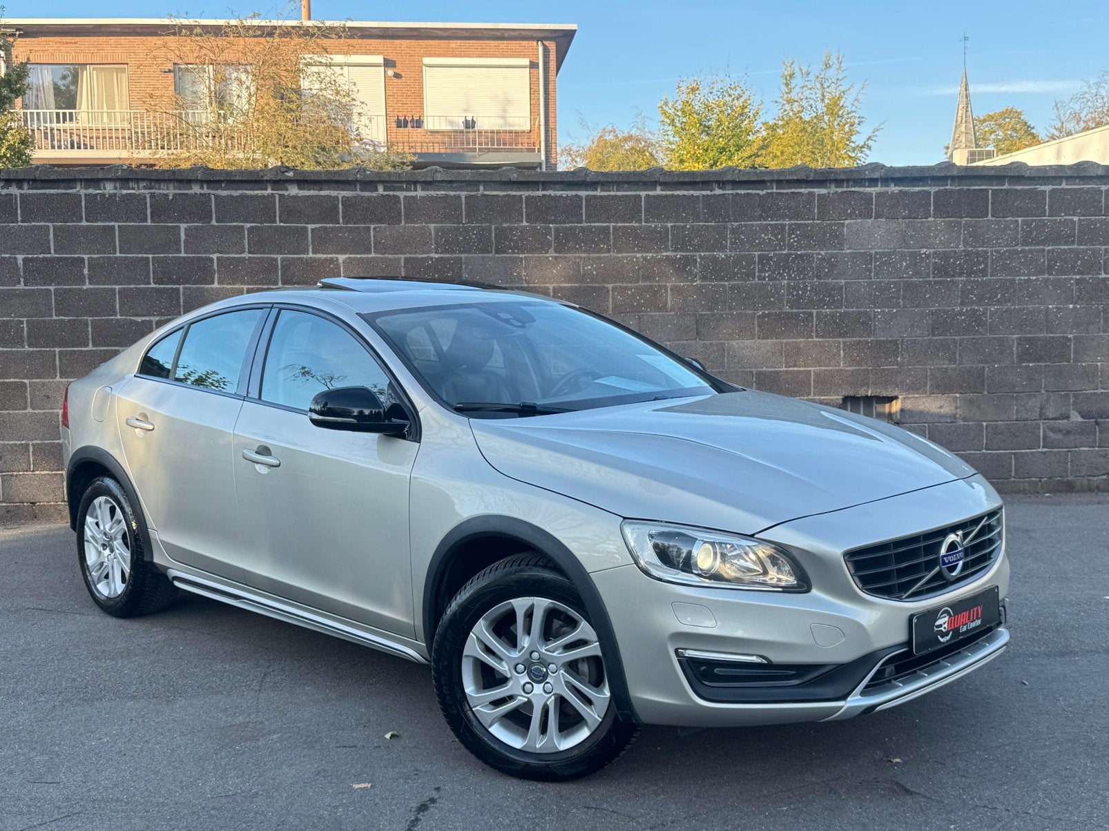 Volvo S60 Cross Country 2017 124dkm 2.0 D3 Automaat Euro6b, Auto's, Dealer onderhouden, S60, Beige, Leder