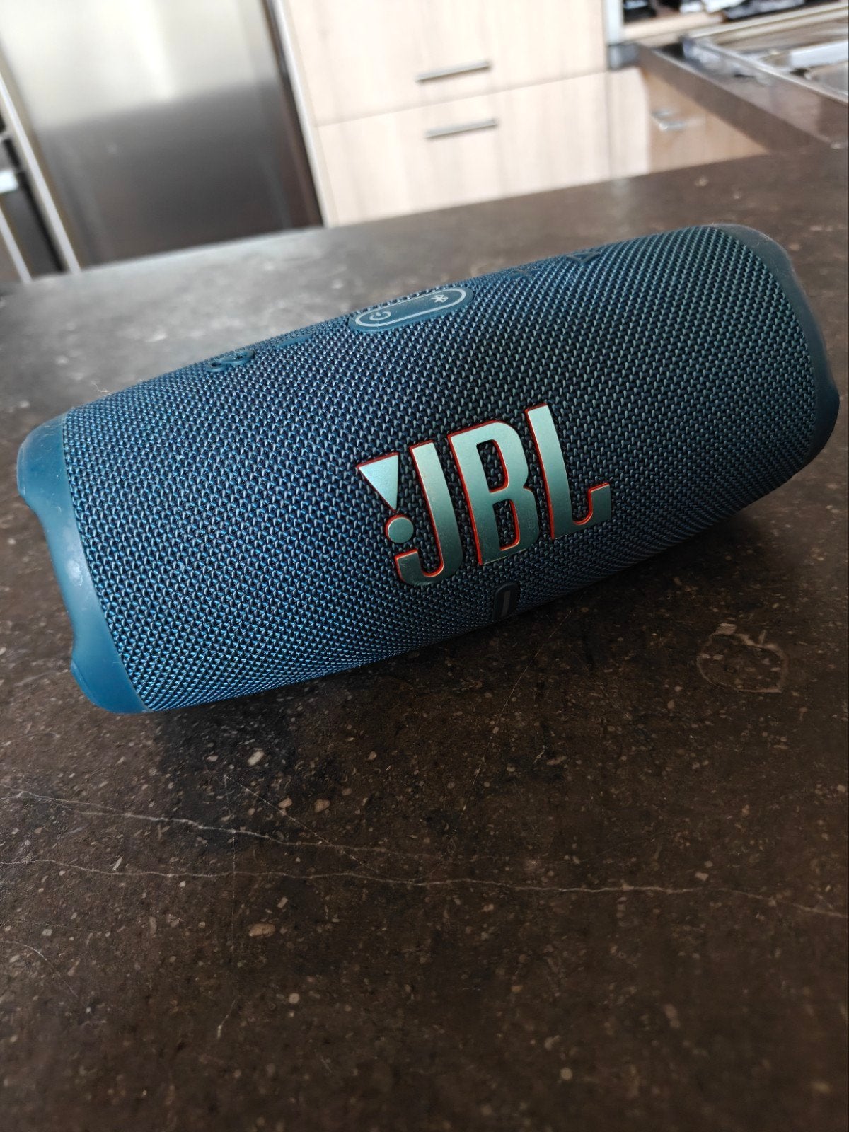 La JBL Charge 5 est en bon état., TV, Hi-fi & Vidéo, Enceintes, Enlèvement ou Envoi, JBL