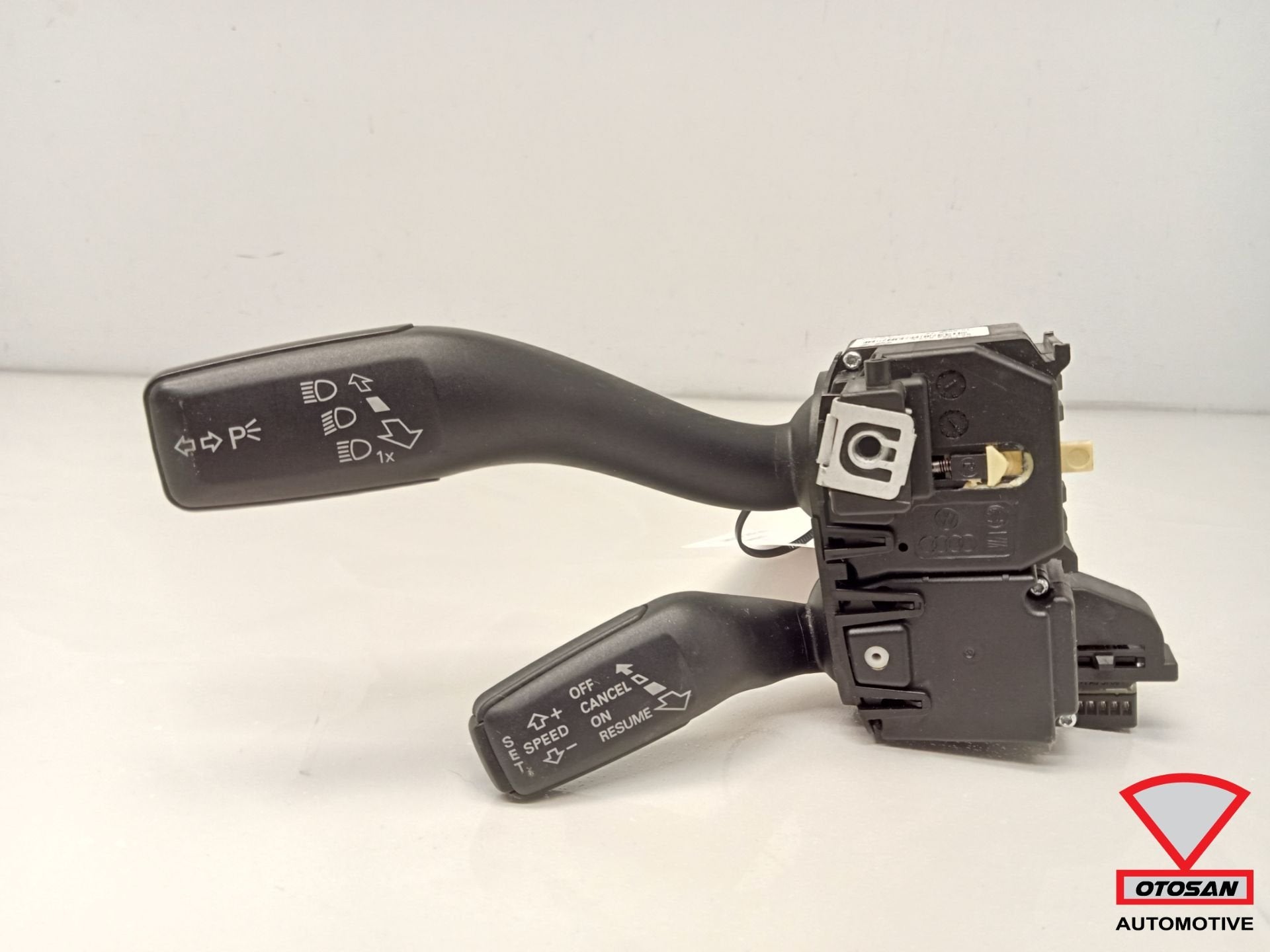 Interrupteur de r gulateur de vitesse Audi A3 8P 8P0953513F, AUDI AG, Auto-Union-Strasse 1
85045  Ingolstadt, DE, Audi, Utilisé
