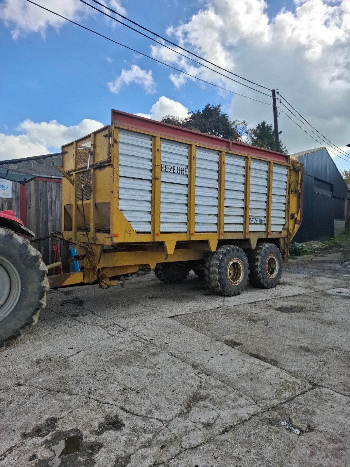 caisse ensilage dezeure, Enlèvement