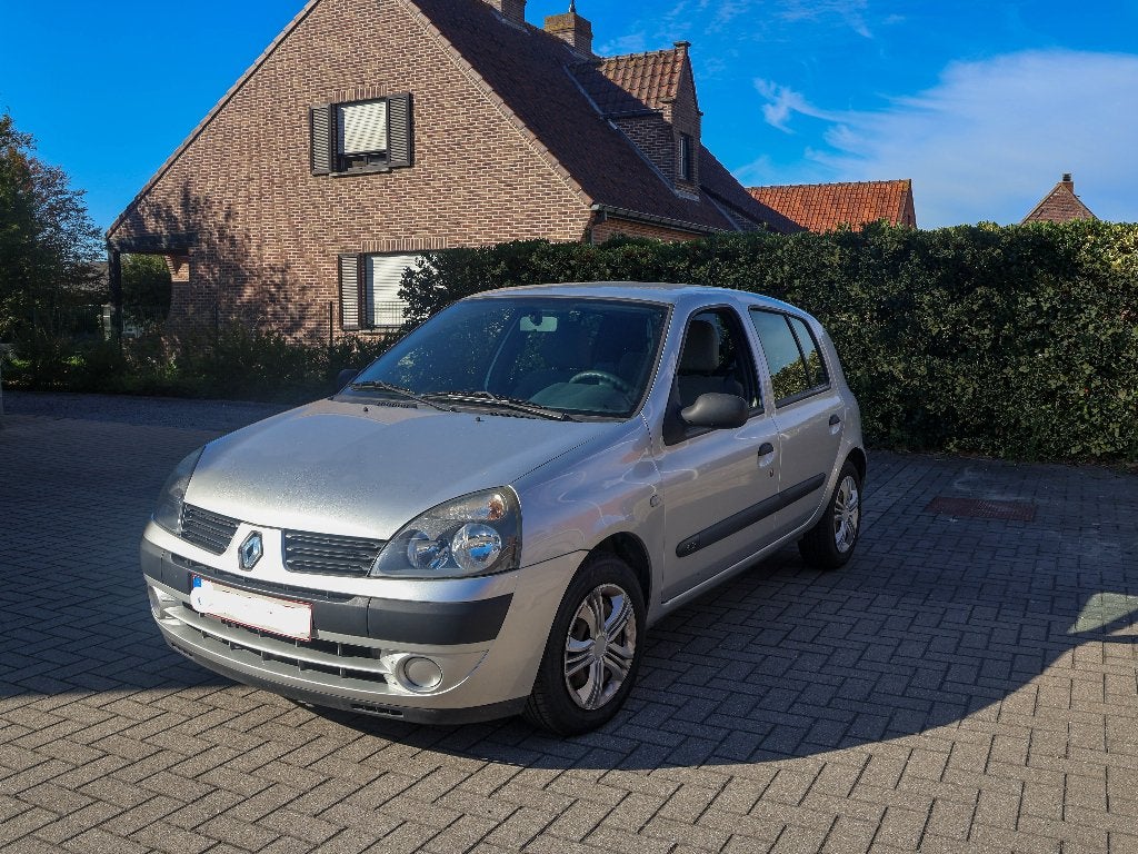 Te koop: Renault Clio (2006), Auto's, Voorwielaandrijving, Stof, Zwart, 4 cilinders