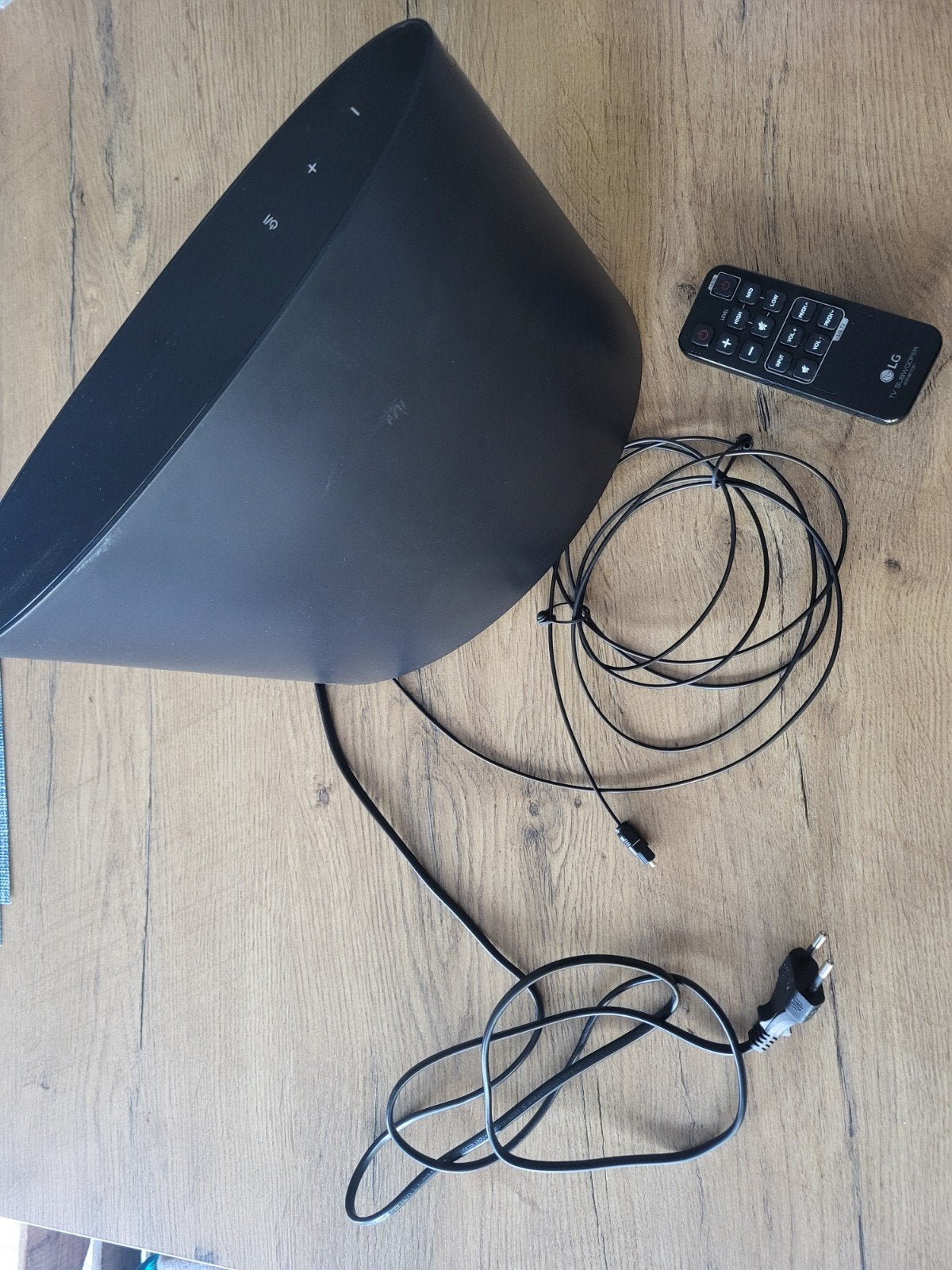 Caisson de basses pour téléviseur LG, TV, Hi-fi & Vidéo, Enceintes, Autres marques, Comme neuf, Câbles inclus, Subwoofer