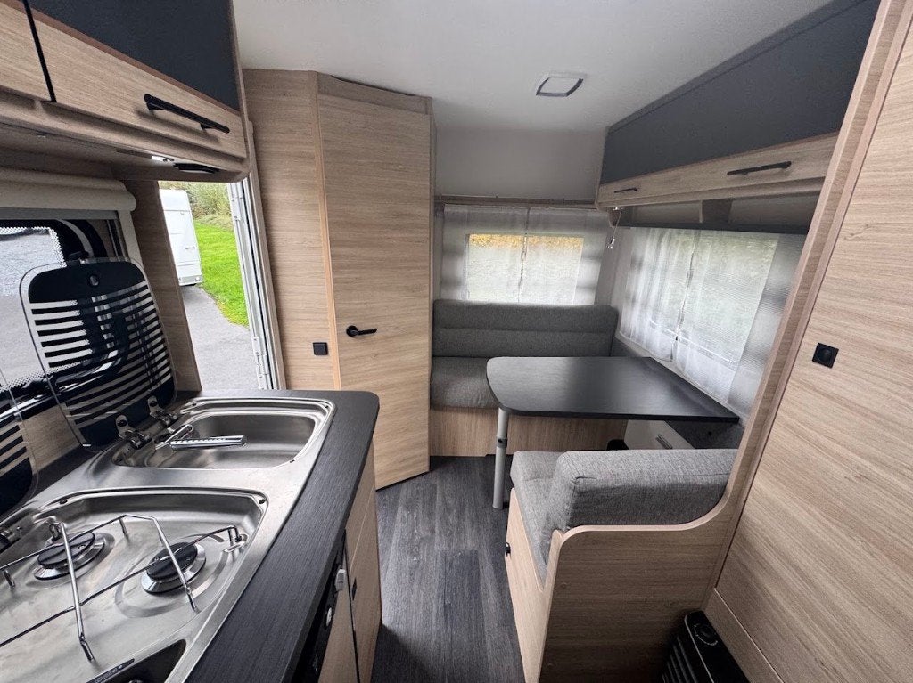 Caravelair Style 390, Caravans en Kamperen, Treinzit, 5 tot 6 meter, Caravelair, Dwarsbed