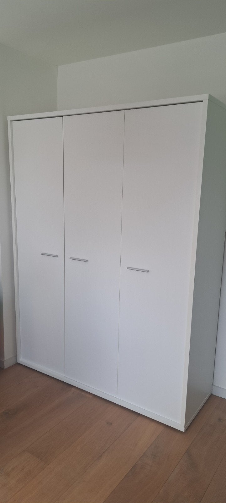 Kleerkast, Ophalen, Met deur(en), Gebruikt, 150 tot 200 cm