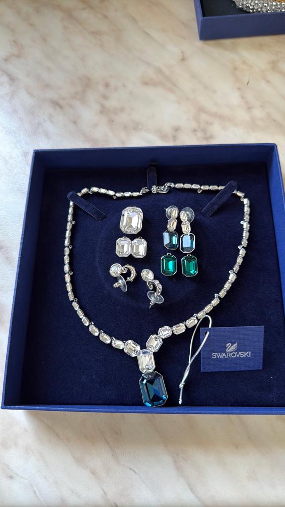 Swarovski ketting+oorbellen, Ophalen, Zo goed als nieuw