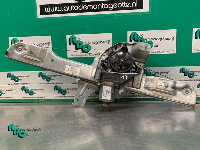Mécanique vitre 4portes avant gauche d'un Peugeot 208 (208, -, 3 mois de garantie, Utilisé, -