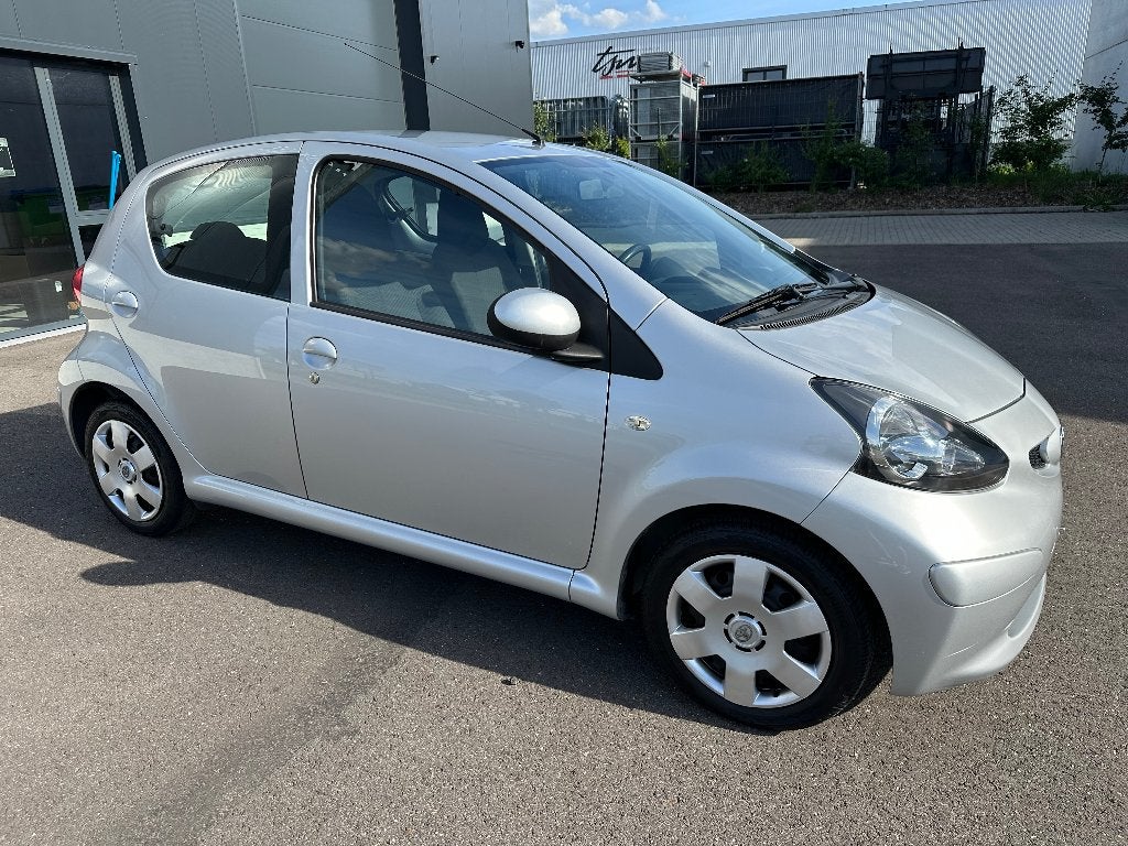 TOYOTA - - AYGO - - 60.000 km - - ETAT NEUF - - 5 PORTES -, Autos, Toyota, Argent ou Gris, Achat, 1200 kg, Boîte manuelle