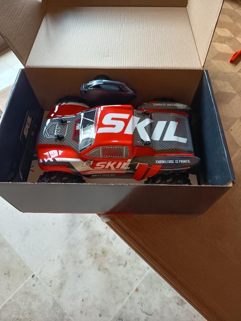 SKIL 20V afstandsbestuurbare auto, Hobby & Loisirs créatifs, Modélisme | Radiocommandé & Téléguidé | Voitures, Neuf, Enlèvement