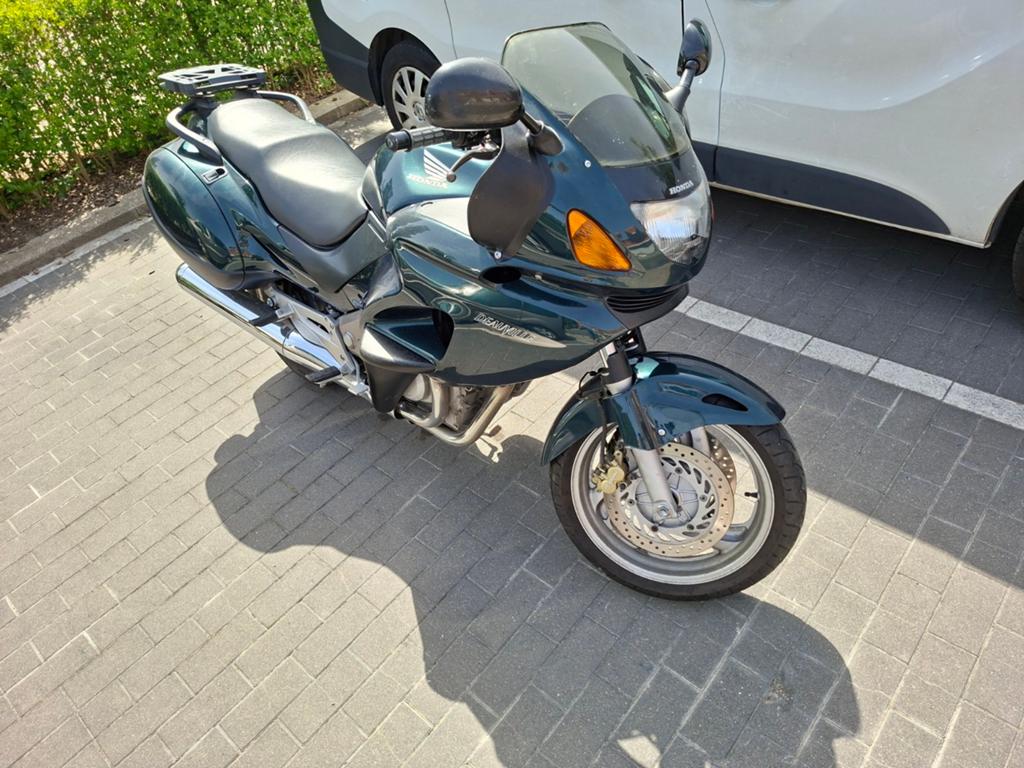 Honda deauville 2001 - zeer lage km, Motoren, Motoren | Honda, Cardan-aandrijving, Occasion, Motorrijbewijs A, Particulier