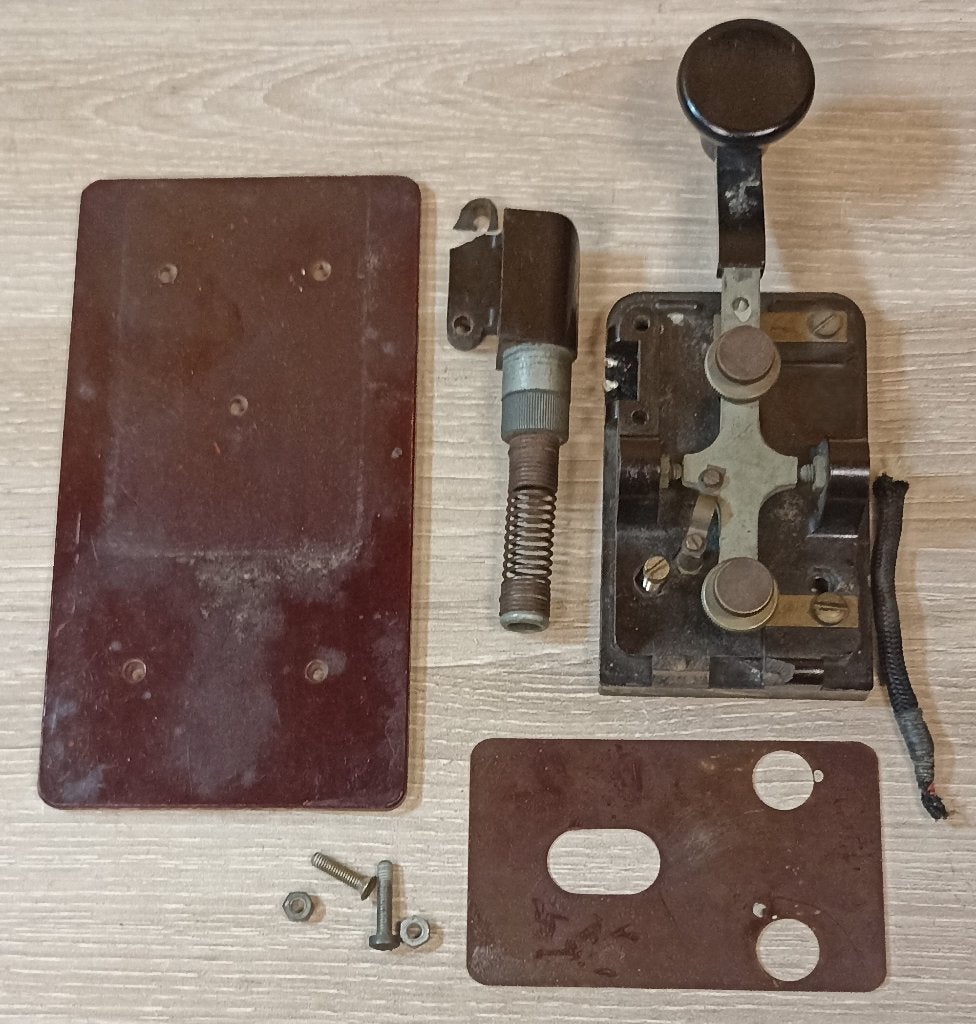 Manipulateur Morse Allemand découverte Ardennes 1945 ww2, Collections, Objets militaires | Seconde Guerre mondiale, Enlèvement ou Envoi