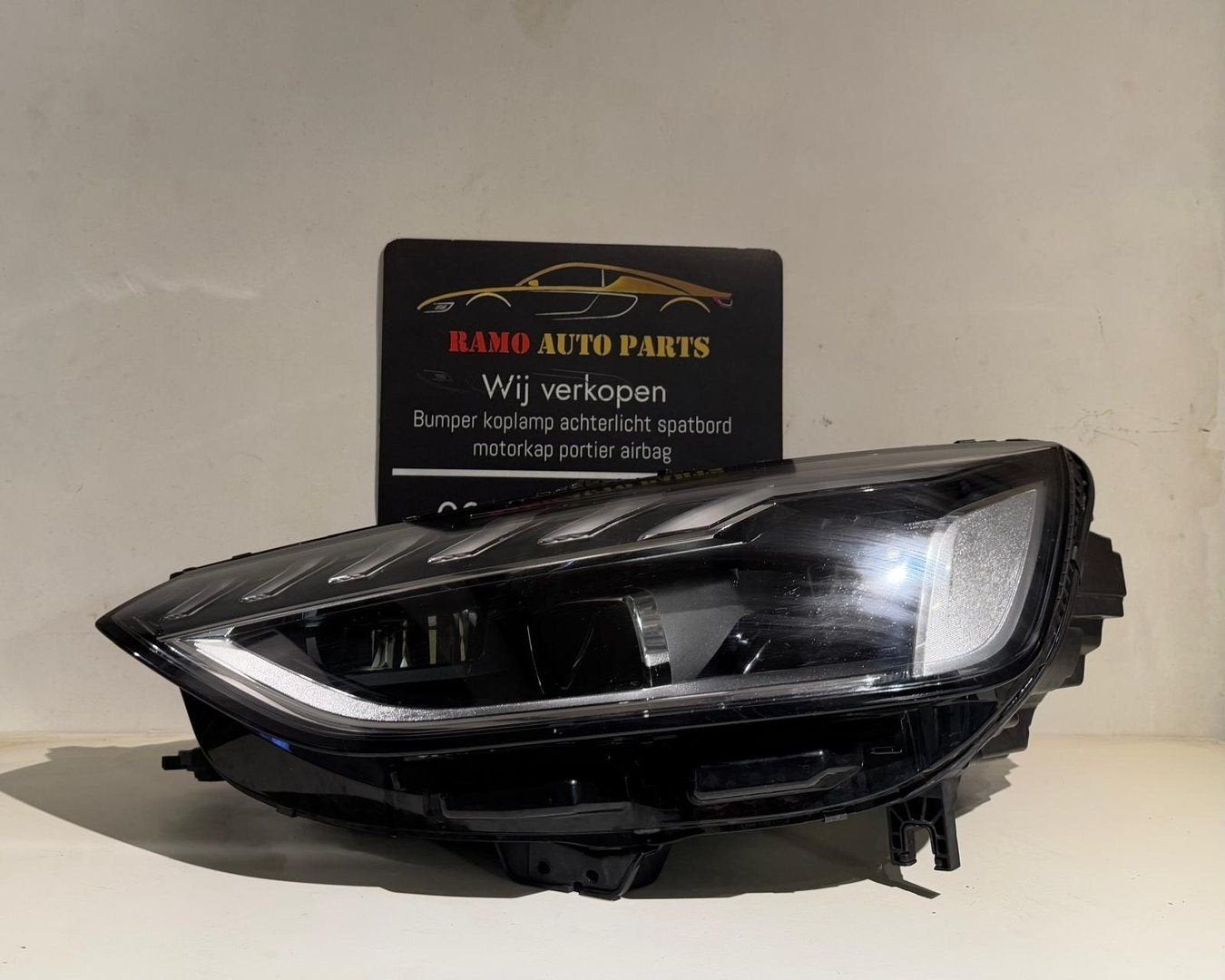KOPLAMP AUDI A4  B9 8W FACELIFT VOLL LED 8W0941033D LINKS LV, Auto-onderdelen, Gebruikt, -, -, -