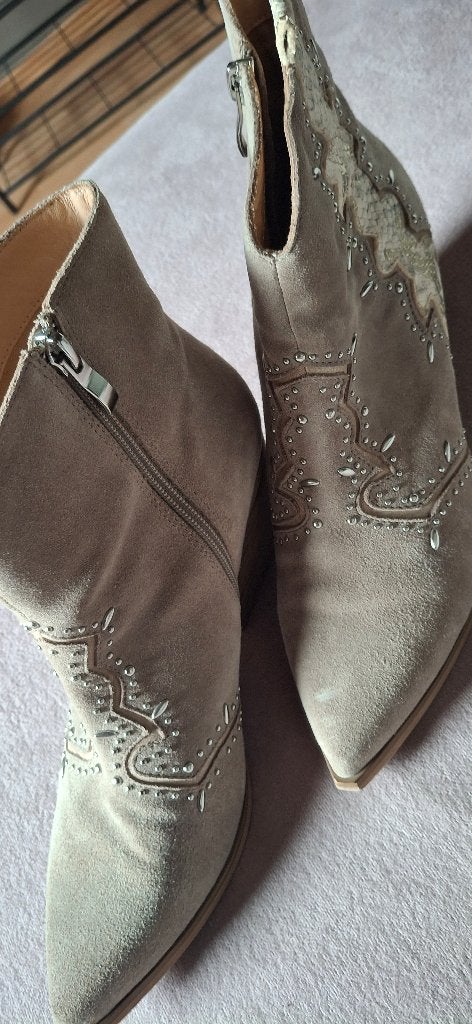 Laarsjes, Ophalen, Beige, Lage of Enkellaarzen, Nieuw