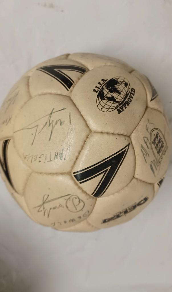 Ballon de foot de collection Anderlecht 1991 Dédicacé, Enlèvement ou Envoi, Comme neuf, Autres types