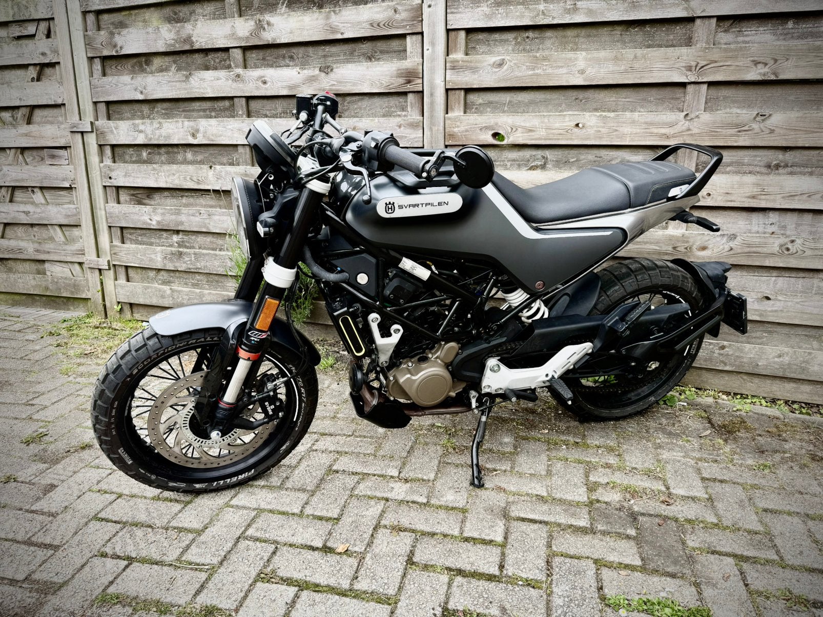 Husqvarna Svartpilen 125 met zeer weinig km’s, Motos, Particulier, 1 cylindre, Manuelle, 125 cm³