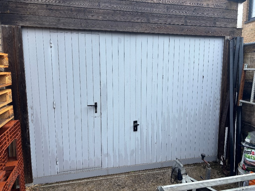 Porte de garage en bois