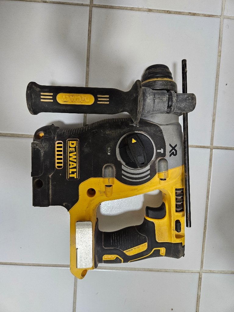 Dewalt 18V SDS Plus boormachine zonder oplader en Accu, Ophalen, Zo goed als nieuw, Accuboormachine, DeWalt