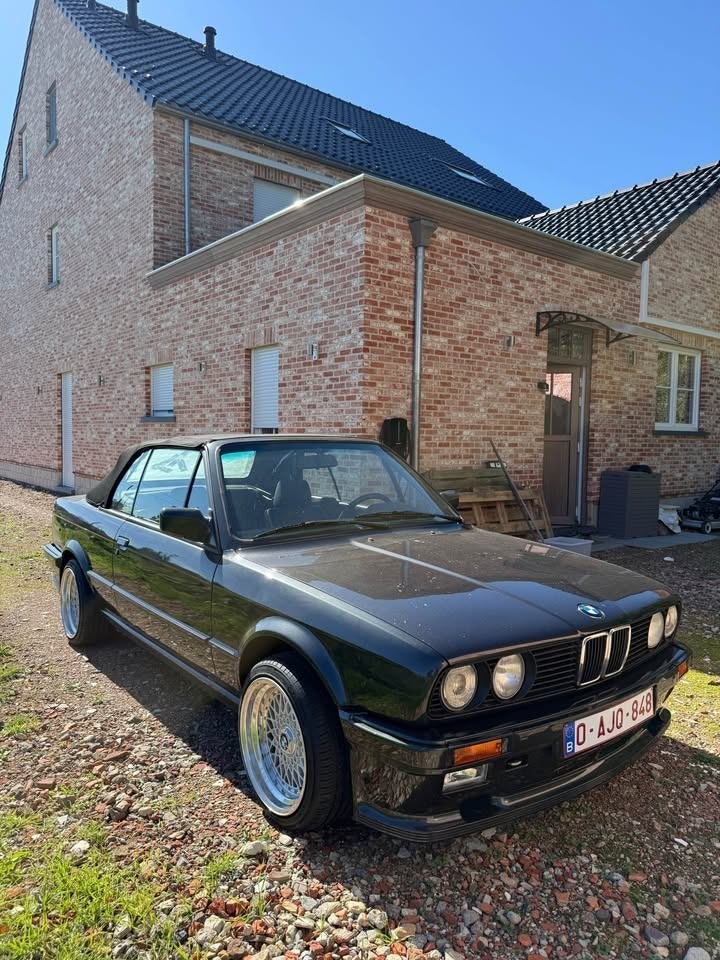 BMW E30 325i Cabrio Oldtimer, Auto's, Achterwielaandrijving, Zwart, Cabriolet, Zwart
