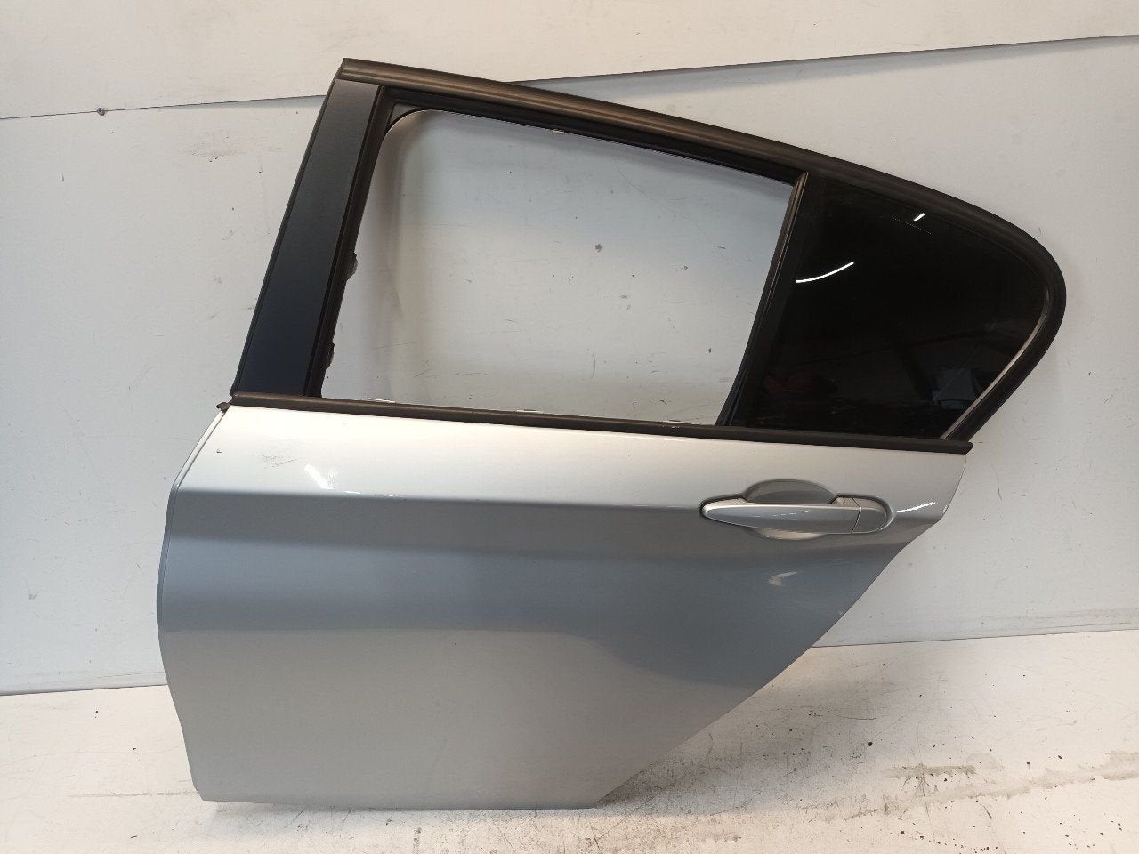 Portier links achter BMW 1 serie, Auto-onderdelen, Onderdelen@venauto.nl, Van der Ven Autorecycling B.V., Gebruikt, Ettenseweg 76, 4706 PB Roosendaal, The Netherlands