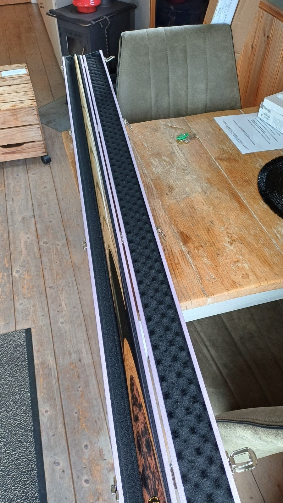 mooi challenge Asia 1 piece snooker cue Thailand met koffer, Ophalen of Verzenden, Zo goed als nieuw, Keu of Ballen