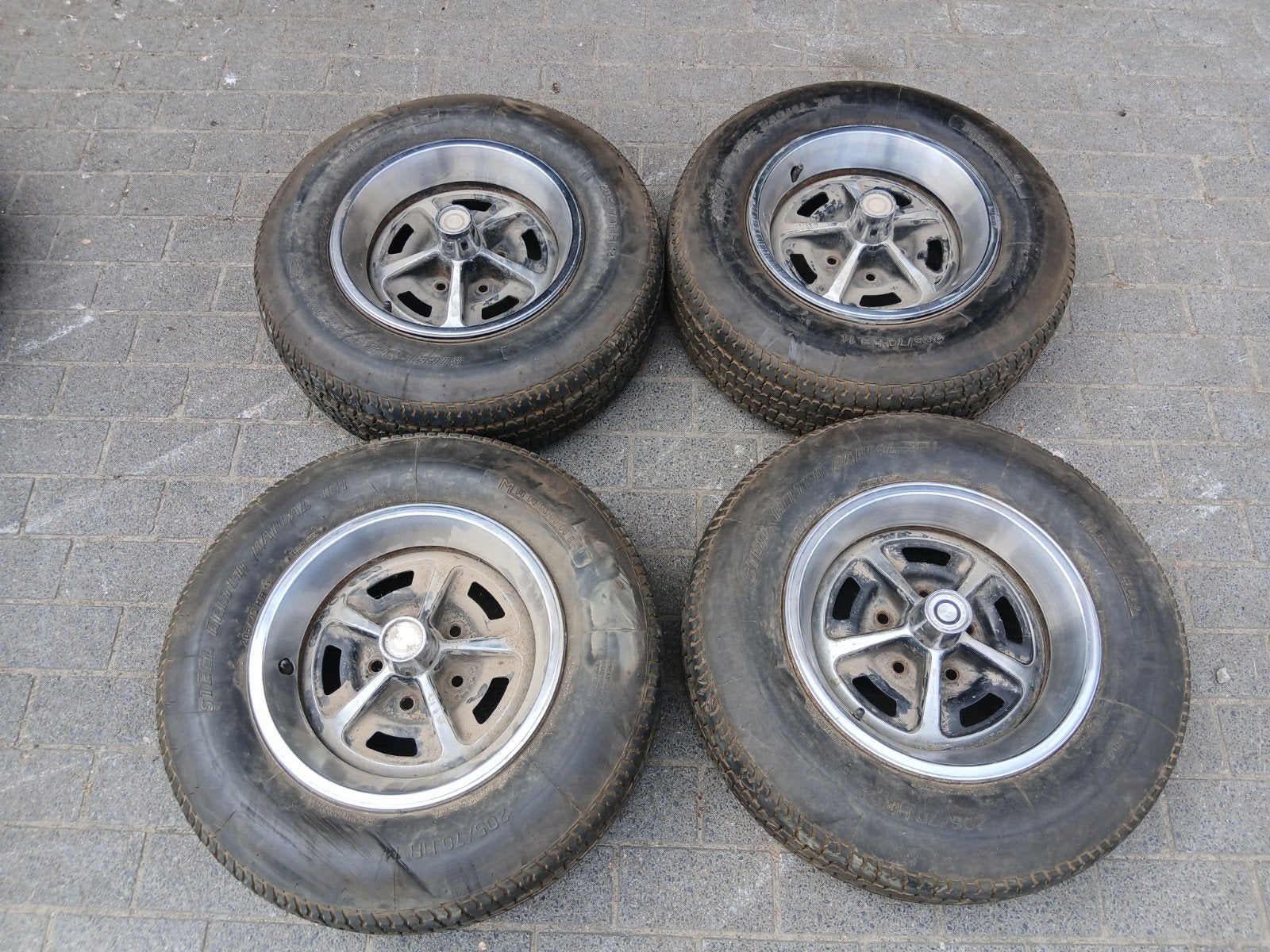 Ford mustang 14inch magnum 500 and stock steelies, Ophalen of Verzenden
