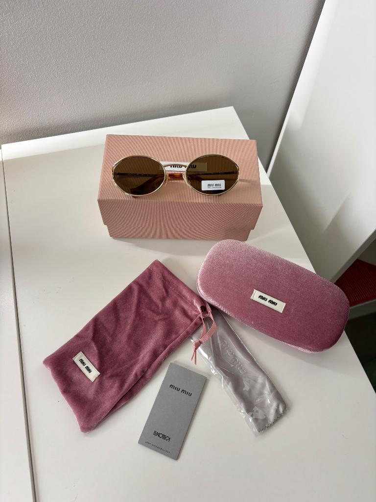 Lunette de soleil miu miu, Handtassen en Accessoires, Zonnebrillen en Brillen | Dames, Ophalen of Verzenden, Nieuw, Bril, Overige merken