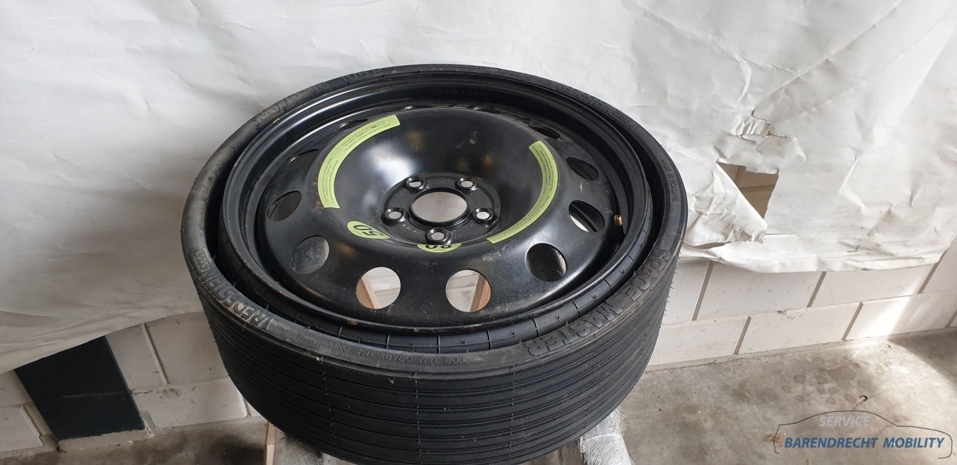Roue de secours compacte Mercedes Classe R W251 2514000002 d, Mercedes-Benz AG, Pneu(s), Utilisé, Mercedesstrasse 120
70372  Stuttgart, DE