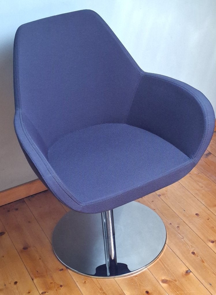 Profim Fan 10R Design Fauteuil – Blauw – Draaibaar, Huis en Inrichting, Ophalen, Minder dan 75 cm, Zo goed als nieuw, Stof