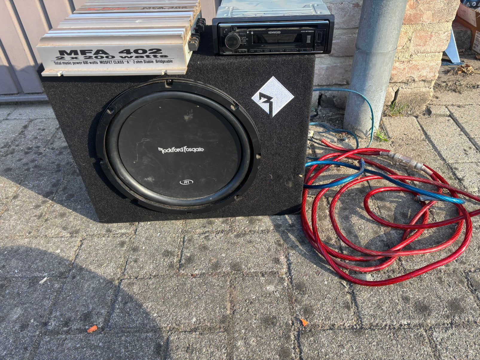 Subwoofer met versterker en radio, Auto diversen, Autospeakers, Ophalen, Zo goed als nieuw