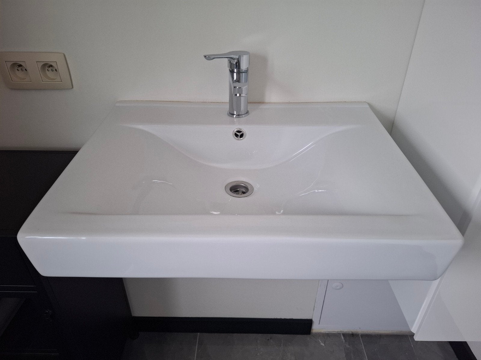 Grote lavabo met kraan, Ophalen, 50 tot 100 cm, Zo goed als nieuw, Wasbak of Wastafel