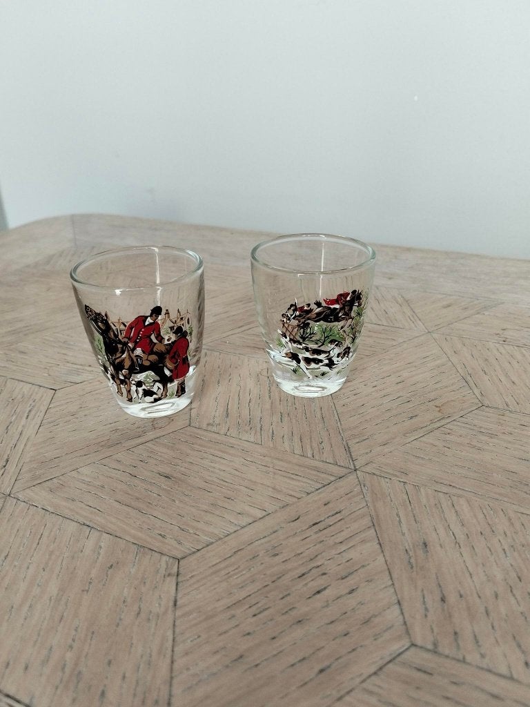 Paire de verres à liqueur vintage – Décor Chasse à courre, Antiquités & Art, Enlèvement ou Envoi