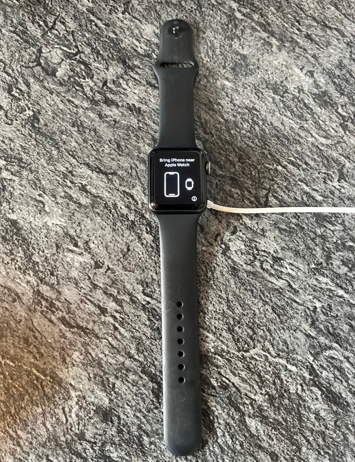 Te koop Apple Watch serie 3 met lader en doos enz, Bijoux, Sacs & Beauté, Enlèvement, Utilisé, Noir, IOS