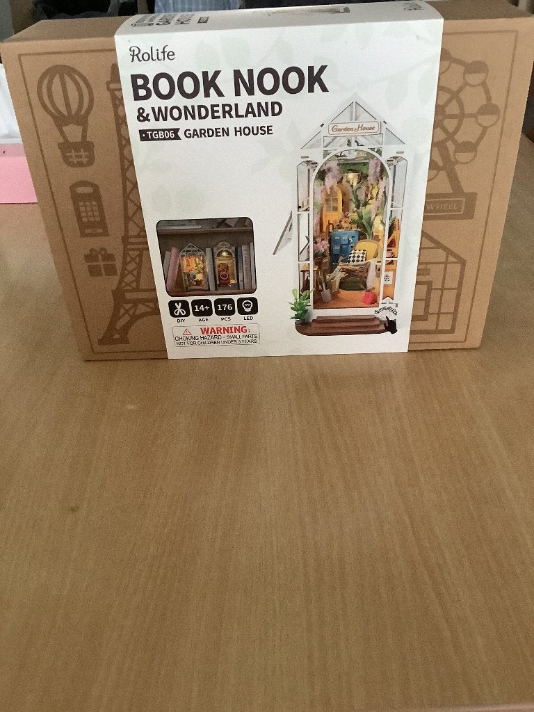 Book Nook & Wonderland Garden House, Hobby en Vrije tijd, Modelbouw | Figuren en Diorama's, Ophalen, Zo goed als nieuw, 1:50 of kleiner