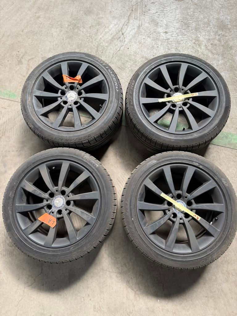 Winterbanden en velgen Mercedes Pirelli, Auto-onderdelen, Banden en Velgen, Band(en), Winterbanden, Bestelwagen, Ophalen