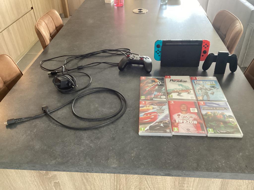 Nintendo Switch avec 6 jeux, Consoles de jeu & Jeux vidéo, Avec 1 manette, Comme neuf, Enlèvement, Switch Original