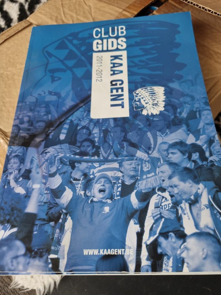 KAA Gent clubgids uit het seizoen 2011-2012., Ophalen, Zo goed als nieuw, Boek of Tijdschrift
