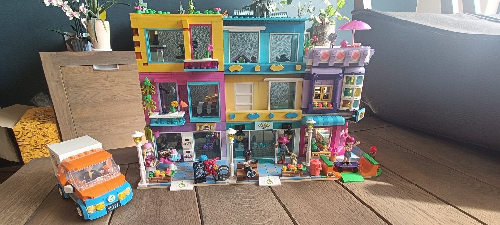 Lego friends set 41704 - Main street building, Ophalen, Lego, Zo goed als nieuw, Complete set