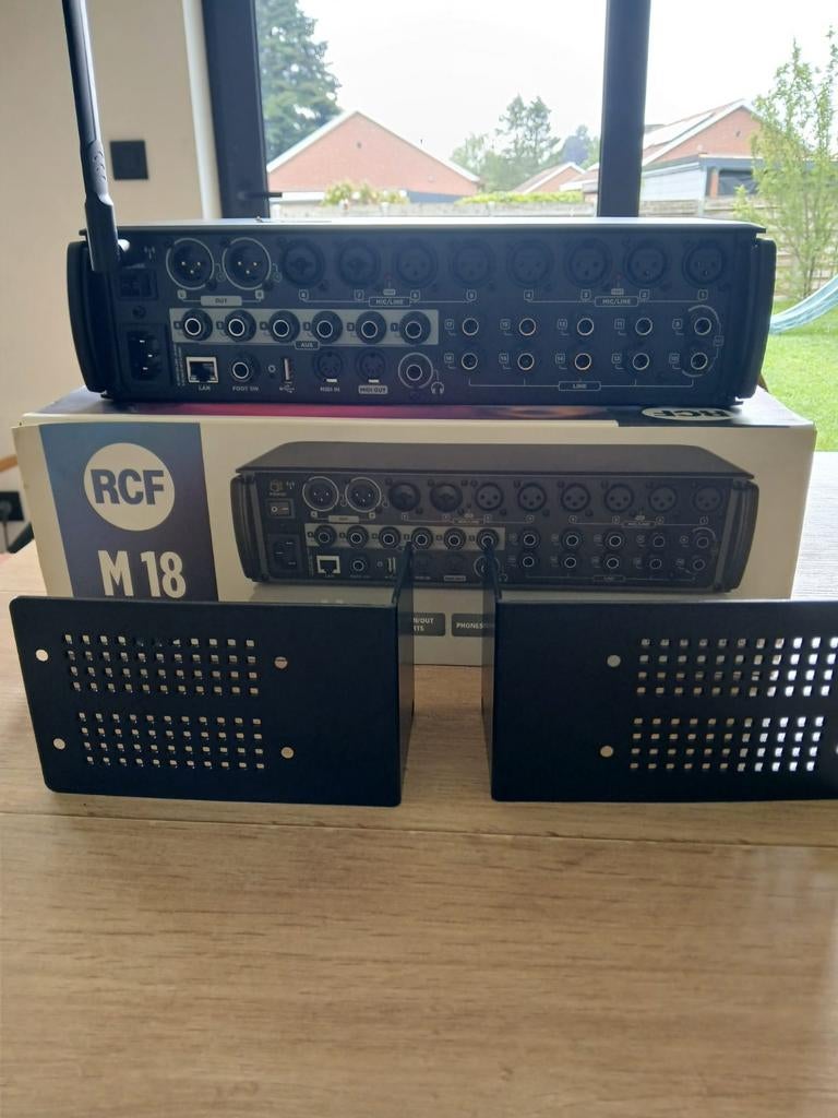RCF M18 digitale mengtafel met 18 inputs, Muziek en Instrumenten, Ophalen, Gebruikt, 10 tot 20 kanalen, Microfooningang