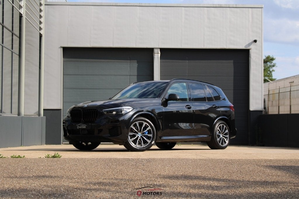 BMW X5 xDrive45e-PACK M-LED-360-ACC-HUD-KEYLESS-TREKH-CARP, Automaat, Dealer onderhouden, Zwart, Leder