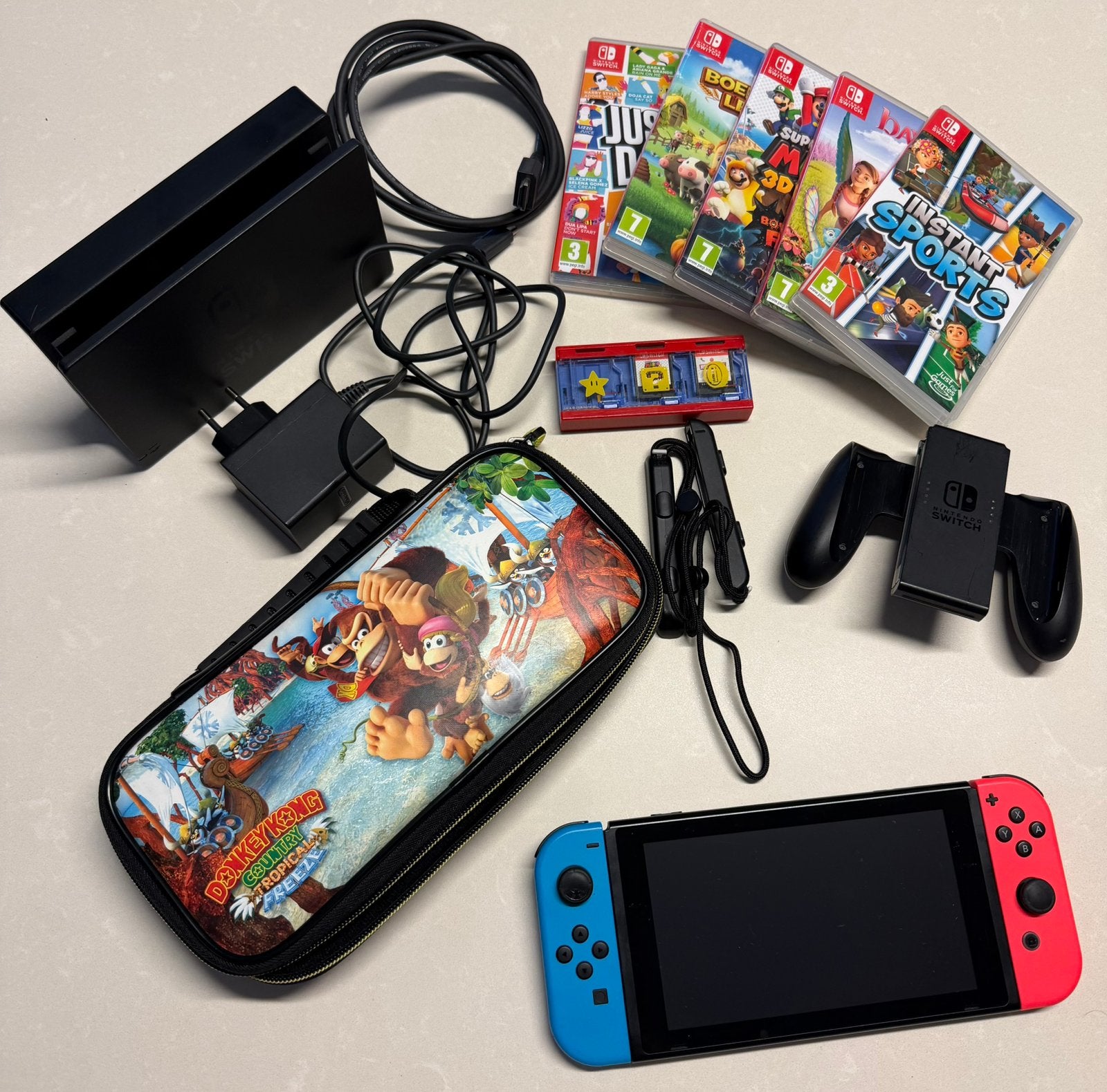 Nintendo switch (V2 2020), Games en Spelcomputers, Spelcomputers | Nintendo Switch, Ophalen, Gebruikt, Met 2 controllers, Met games