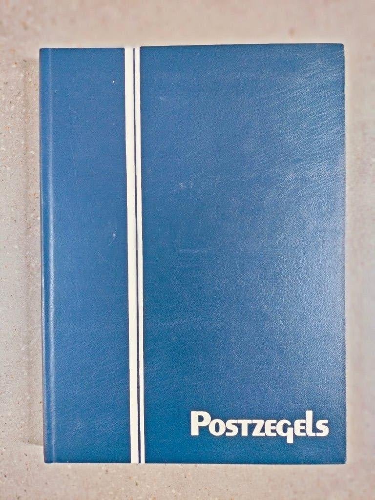 blauw postzegelalbum - 32 witte pagina's (leeg), Postzegels en Munten, Ophalen of Verzenden, Verzamelalbum