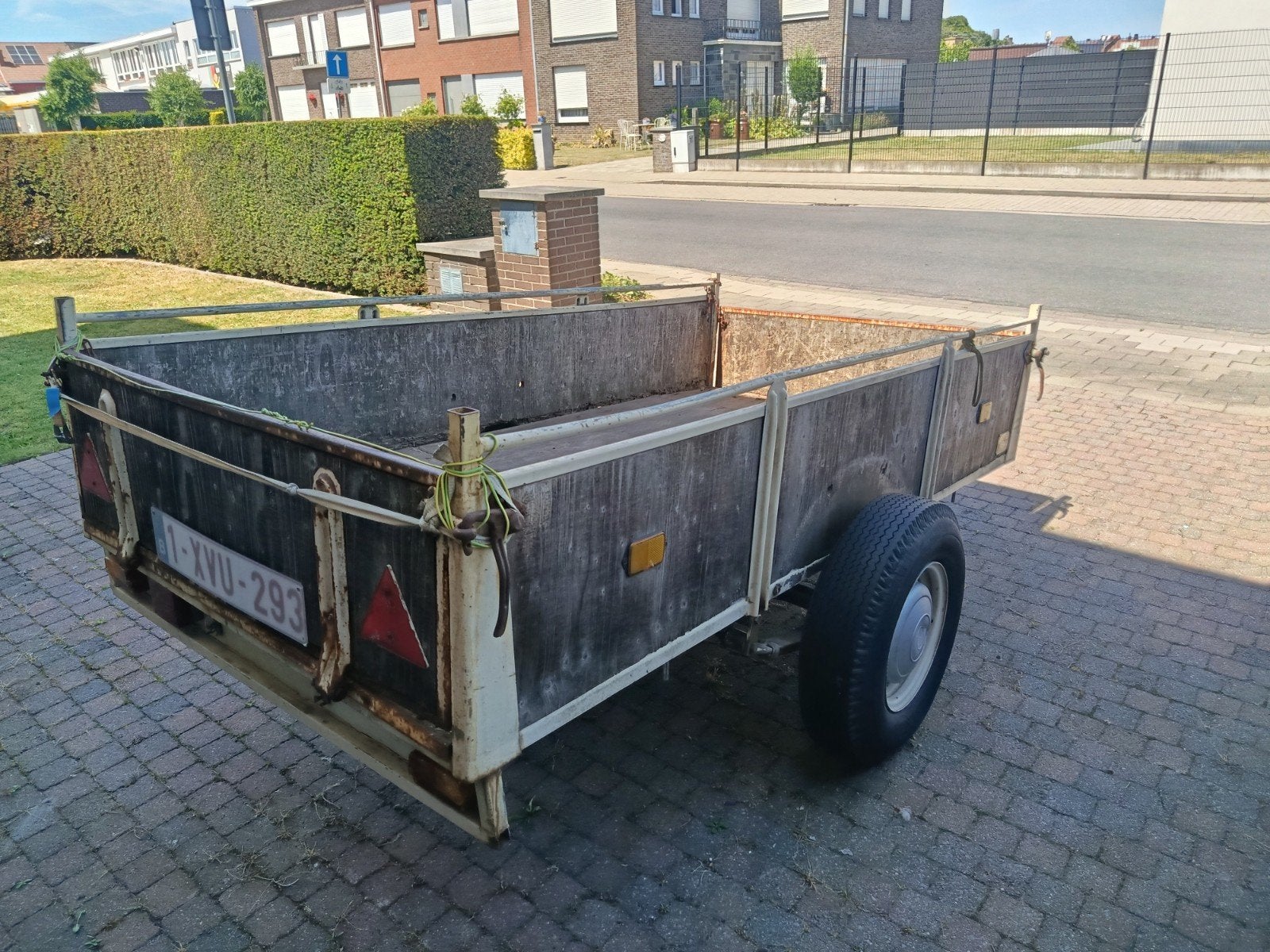 Opknapper aanhangwagen saris, Enlèvement